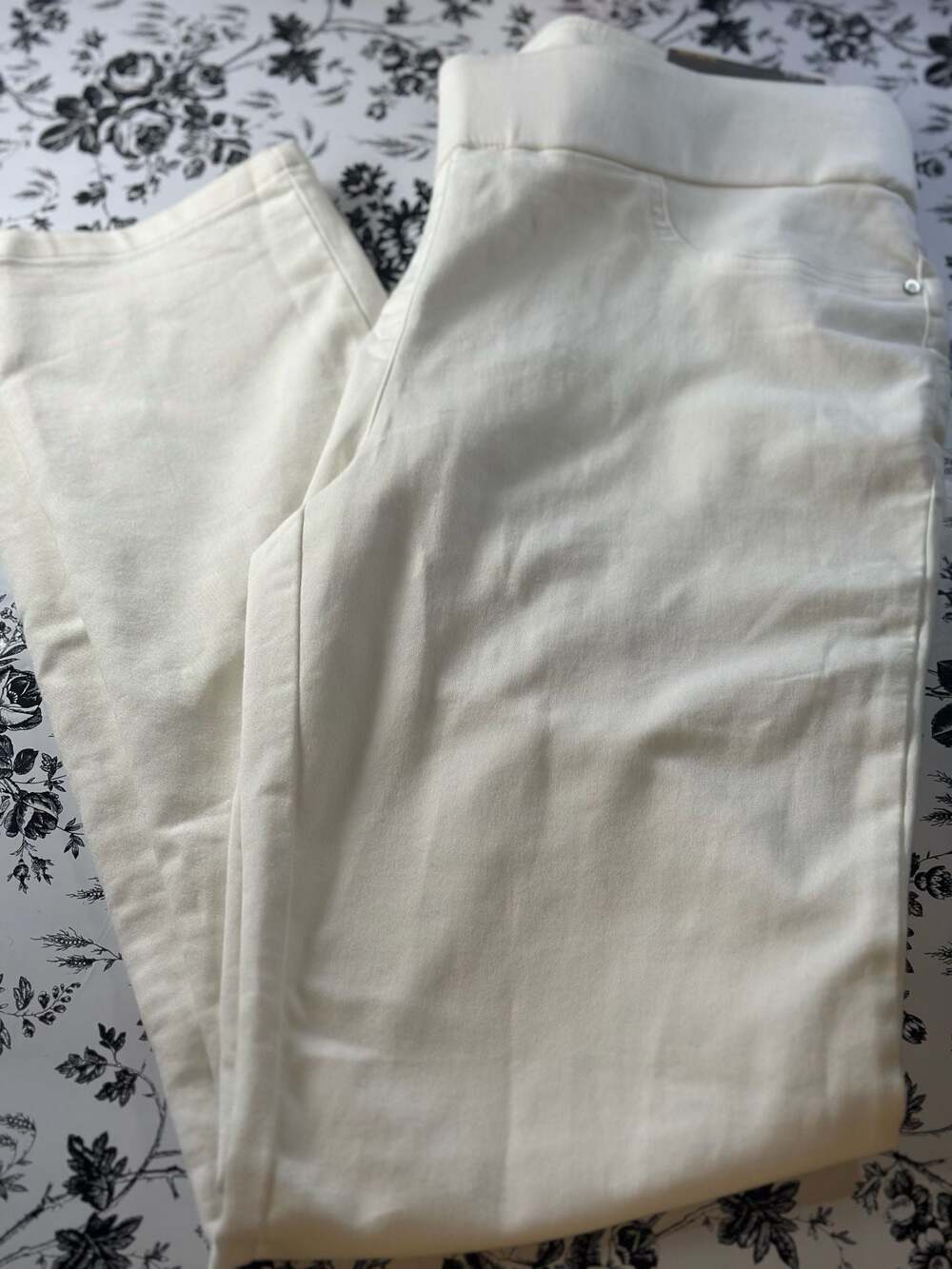Style & Co. Women's White Slim Leg Comfort Waistband Pants